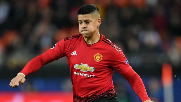 7. Marcos Rojo. Sau kỳ World Cup 2014 cùng Argentina, trung vệ sinh năm 1990 nhanh chóng gia nhập Man Utd. Song màn trình diễn của anh đã không đúng như sự kỳ vọng. Vào kỳ chuyển nhượng tháng Giêng, Rojo đã quyết định chuyển đến đầu quân cho Boca Juniors, khép lại hành trình 6 năm khoác áo Quỷ đỏ.