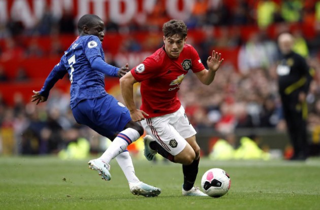 Hàng công của Man United chơi tương đối tốt, ngoại trừ một điểm tối duy nhất mang tên Daniel James. Dù được chơi ở cánh trái sở trường, cựu cầu thủ của Swansea vẫn mang đến một màn trình diễn kém cỏi.
