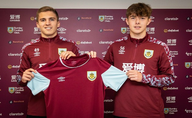 Ảnh bài viết XONG! Rời Man Utd, hai sao trẻ cùng lúc gia nhập "nhược tiểu" Premier League