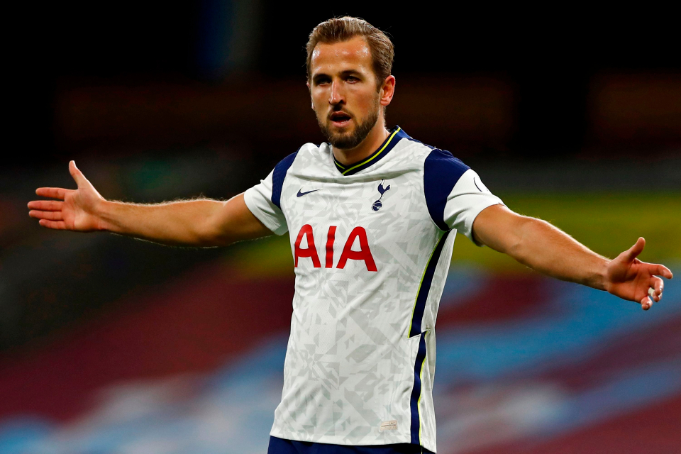 Tiền đạo trái: Harry Kane (Tottenham Hotspur). Dù thi đấu có phần lùi sâu hơn so với những mùa giải trước, song chân sút người Anh vẫn đang phát huy rất tốt vai trò của mình. Thời điểm hiện tại, anh đang đứng đầu danh sách kiến tạo Premier League.