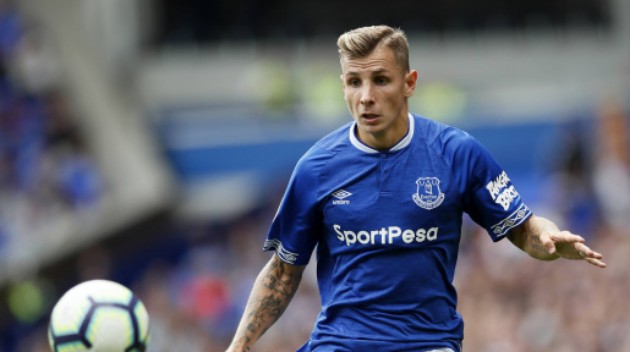 Hậu vệ trái: Lucas Digne (Everton - 33 triệu euro). Kể từ khi chuyển đến Goodison Park vào mùa hè 2018, cầu thủ người Tây Ban Nha luôn được xem như sự lựa chọn đáng tin cậy của The Toffees.