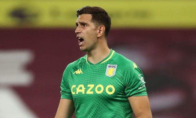 Thủ môn: Emiliano Martinez (Aston Villa - 18 triệu euro). Kể từ sau khi chia tay Arsenal vào kỳ chuyển nhượng hè năm ngoái, ngôi sao người Argentina đã thi đấu cực kỳ ấn tượng và trở thành chốt chặn đáng tin cậy nơi khung gỗ đội chủ sân Villa Park.