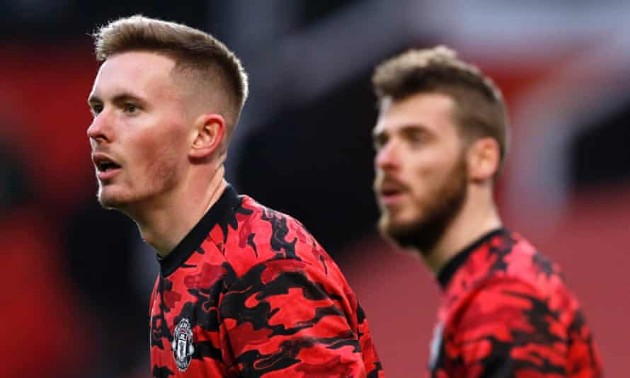 Trong những trận đấu vừa qua, Dean Henderson đã thay thế vị tri của De Gea khi anh trở về Tây Ban Nha lo chuyện gia đình. Dù vậy, khi De Gea trở lại vào cuối tuần, Solskjaer vẫn quyết định tin tưởng vào Henderson ở trận gặp Brighton.