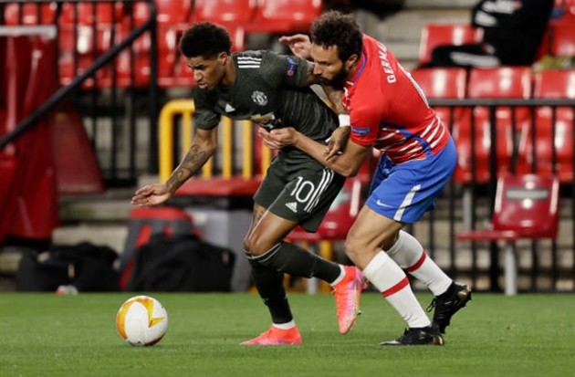 Vào đêm qua, Manchester United có chuyến hành quân đến sân của Granada trong khuôn khổ trận tứ kết lượt đi Europa League.