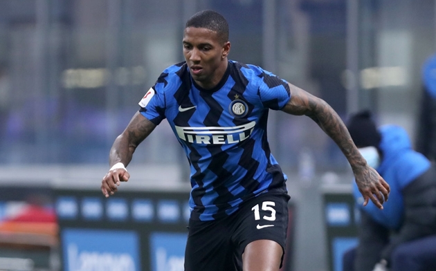 Ashley Young sẽ trở lại nước Anh?