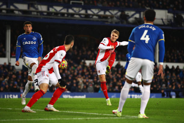 Odegaard mở tỷ số cho Arsenal.