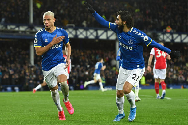 Gomes vào sân và góp công lớn giúp Everton ngược dòng.