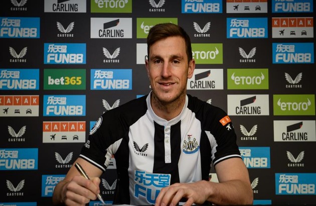 Trung phong: Chris Wood. Chích chòe đã chi đến 30 triệu euro để chiêu mộ thành công Wood từ Burnley.