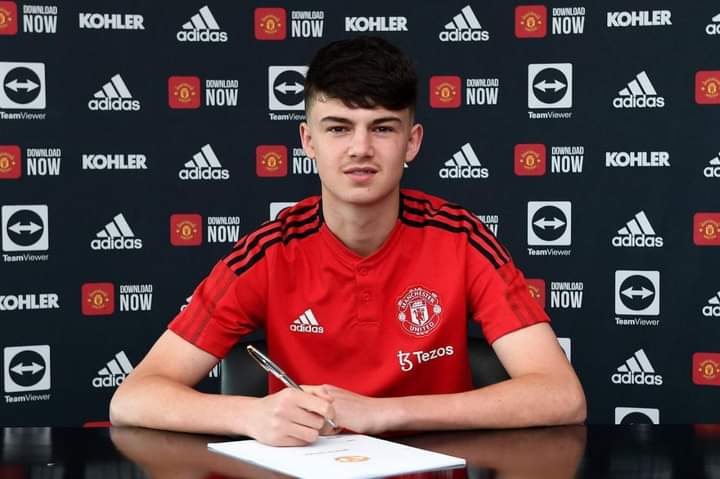 Ảnh bài viết Man United chính thức ký hợp đồng với trung vệ 17 tuổi