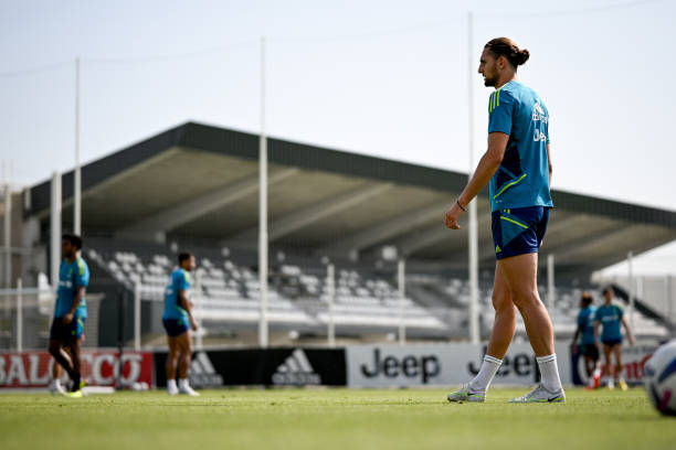 Ảnh bài viết "Một sự lãng phí tiền bạc nếu M.U cúi đầu trước yêu cầu của cậu ta"