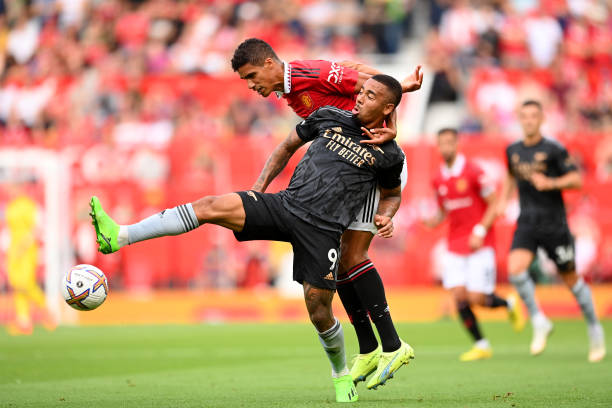 Các cầu thủ Man Utd đã làm mọi cách để phong tỏa Jesus.