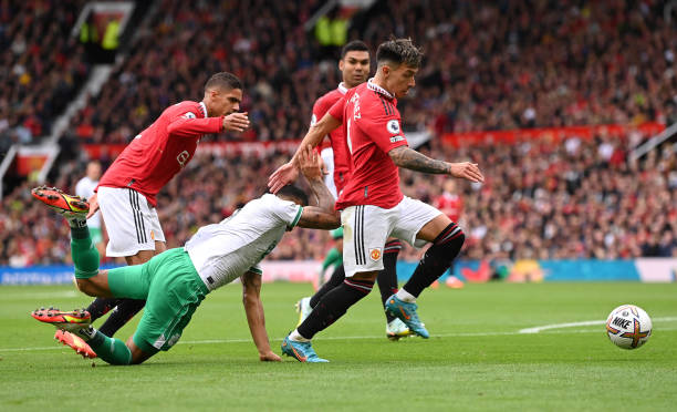 Ảnh bài viết Hậu vệ M.U nghĩ rằng Newcastle nên được hưởng penalty