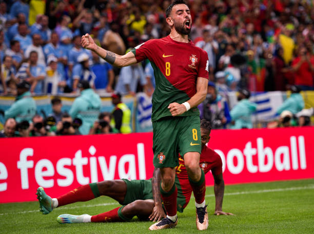 Dù vậy, viễn cảnh trên đã không xảy ra, mà trái lại, thầy trò HLV Fernando Santos lại có được bàn thắng mở tỷ số tương đối may mắn khi quả tạt của Bruno Fernandes sượt qua đầu Cristiano Ronaldo và đi vào lưới.