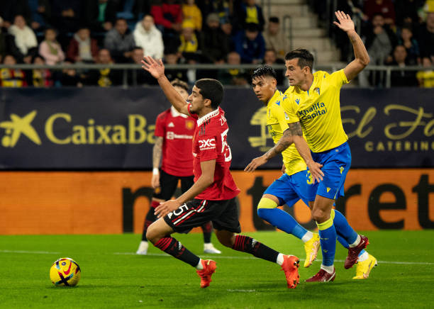 Iqbal là điểm sáng trong tuyến giữa của Man Utd.