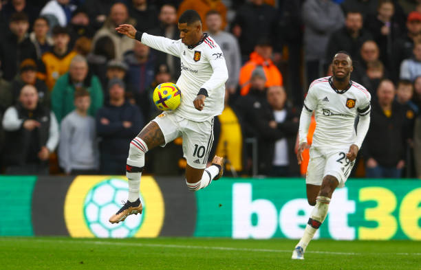Không may cho Rashford, anh suýt nữa đã có cho mình một cú đúp nếu như VAR không can thiệp và tước bỏ bàn thắng thứ hai.