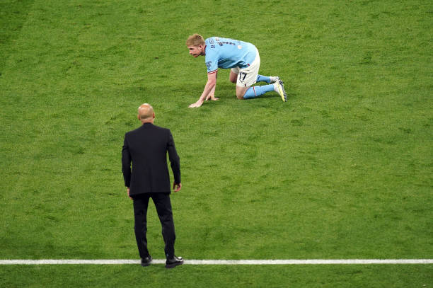 De Bruyne rời sân.