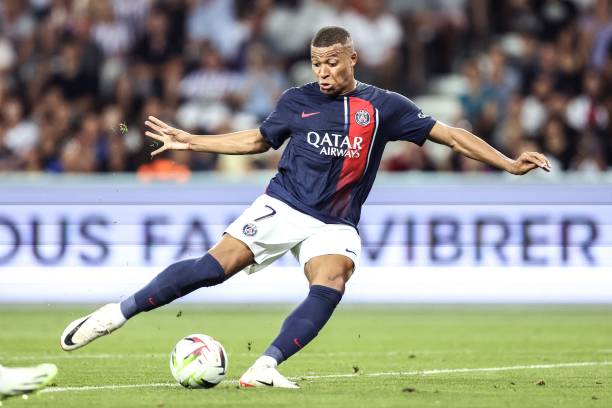 Ảnh bài viết PSG đón cú sốc trong ngày Mbappe tái xuất