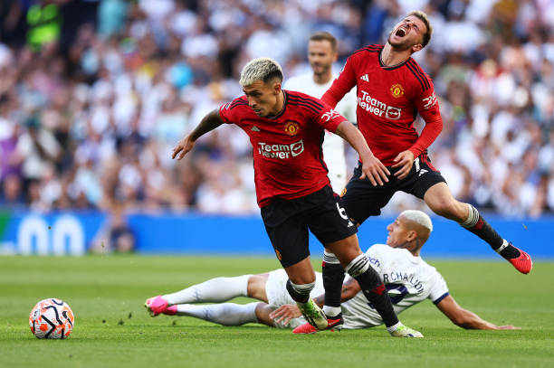 Làm khách trên sân của Tottenham Hotspur, thực chất Manchester United đã có một khởi đầu ấn tượng và làm chủ được thế trận trong 45 phút đầu tiên.