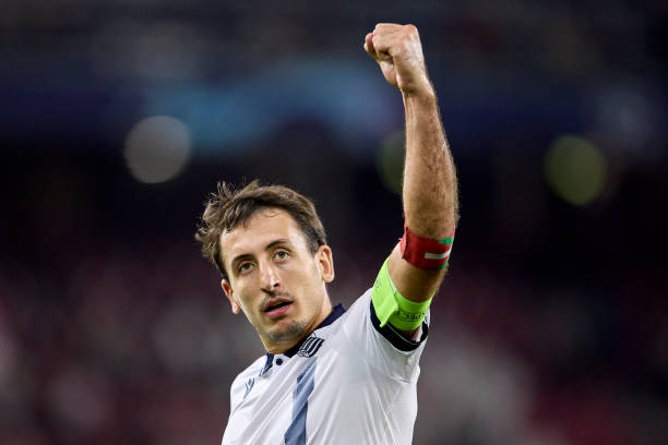 Bên cạnh đó, Oyarzabal còn để lại dấu ấn với 2 đường chuyền tạo cơ hội ghi bàn, 3 lần thắng tranh chấp tay đôi, 3 tình huống không chiến thành công, 1 pha tắc bóng và 3 đường chuyền vượt tuyến chính xác.