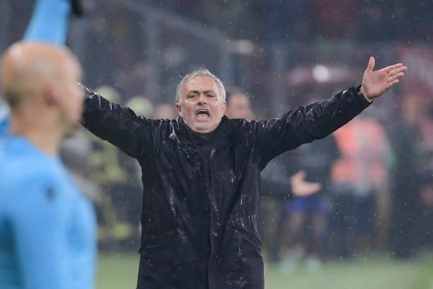 Ảnh bài viết May cho Houssem Aouar, Mourinho không phải Guardiola 
