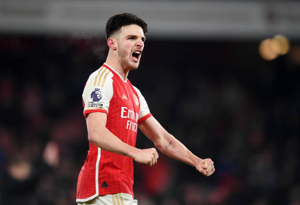 Bên cạnh đó, cựu sao West Ham United còn để lại dấu ấn mạnh mẽ với 3 tình huống dứt điểm, 2 lần giải vây, 5 tình huống đánh chặn, 5 lần thu hồi bóng và 4 lần thắng tranh chấp tay đôi.