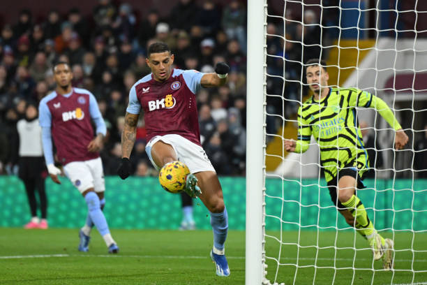 Không nằm ngoài dự đoán, với lợi thế sân nhà, Villa đã nhập cuộc đầy hứng khởi và nhanh chóng khiến khung thành của David Raya gặp sóng gió.