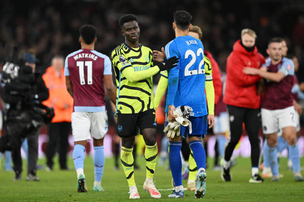 Với việc Liverpool ngược dòng thành công trước Crystal Palace và giành lấy ngôi đầu, có thể nói, Arsenal đã hành quân đến Villa Park với một "mệnh lệnh phải thắng".