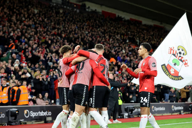 Cần biết, The Saints vẫn chưa bị đánh bại kể từ trận thua Middlesbrough vào ngày 23/9. Và đến nay, họ đang trải qua chuỗi... 21 trận bất bại trên mọi đấu trường, thành tích chưa từng có trong lịch sử CLB.