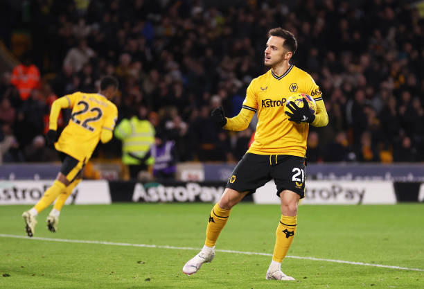 Song, đội chủ sân Molineux đã trình diện một bộ mặt hoàn toàn khác trong hiệp hai, khiến Man Utd đối mặt với viễn cảnh mất điểm.