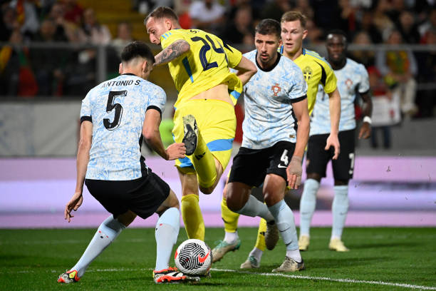 Trước đó, thầy trò HLV Roberto Martinez đang trải qua chuỗi 10 trận thắng liên tiếp trên mọi đấu trường, trong khi Thụy Điển đã thua trong 3/8 lần ra quân gần nhất.