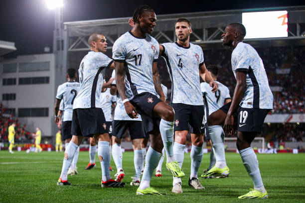 Khác biệt nằm ở sự hiệu quả trong khâu dứt điểm, và rốt cuộc thì Bồ Đào Nha đã giành thắng lợi hủy diệt với tỷ số 5-2 nhờ tận dụng tốt hơn những cơ hội mà mình có.