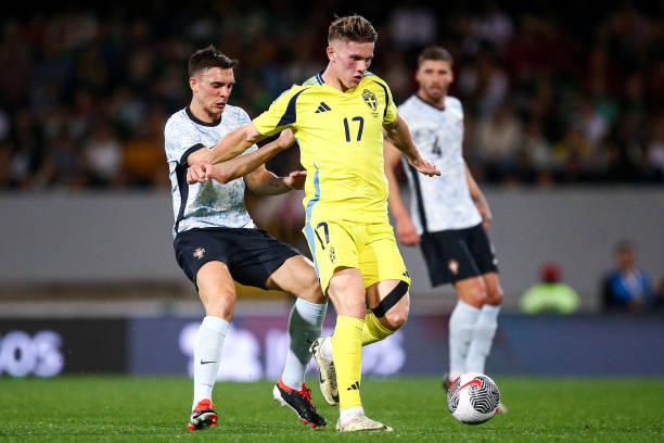 Tiếp nối chuỗi phong độ ấn tượng ở cấp CLB, Gyokeres đã tỏa sáng trước Bồ Đào Nha và mang về bàn thắng đầu tiên cho Thụy Điển.