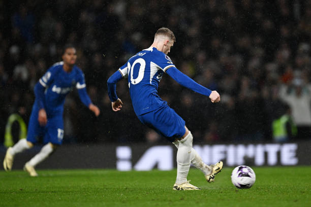 Sau Steven Gerrard và Mark Noble, Palmer là cầu thủ đầu tiên trong lịch sử Premier League ghi được 2 bàn trên chấm 11m trong một trận đấu trước Man Utd.