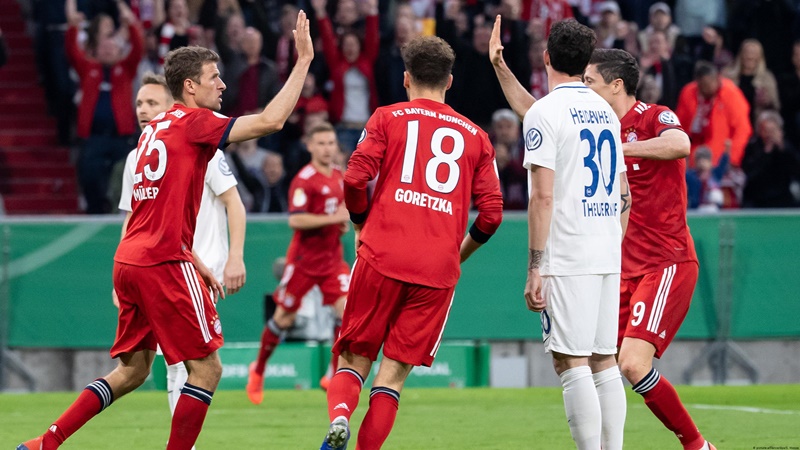 Song sát Muller-Lewandowski giúp Bayern giành chiến thắng.