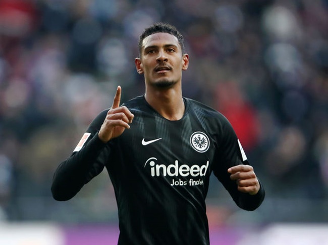 Haller xuất sắc chẳng kém Jovic.