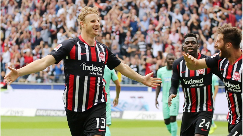 Bàn thắng duy nhất của trung vệ Martin Hinteregger đã giúp Frankfurt có 3 điểm đầu tiên trong mùa giải mới. Cùng với việc giữ sạch lưới cho đội nhà, số 13 xứng đáng lọt vào đội hình tiêu biểu.
