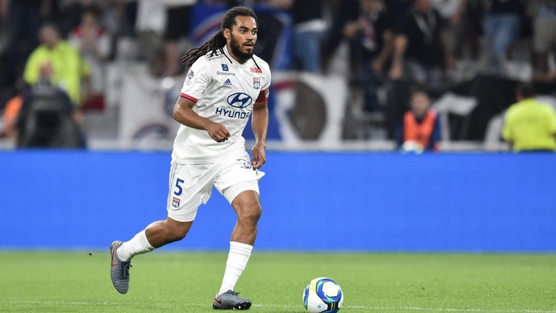 Tỉ lệ chuyền bóng thành công 100% trong trận đấu gặp Angers đã giúp Jason Denayer lập được kỷ lục. Ngoài ra, cựu sao Man City còn trở thành hạt nhân chính giúp Lyon bẻ gãy đợt tấn công của đội khách.