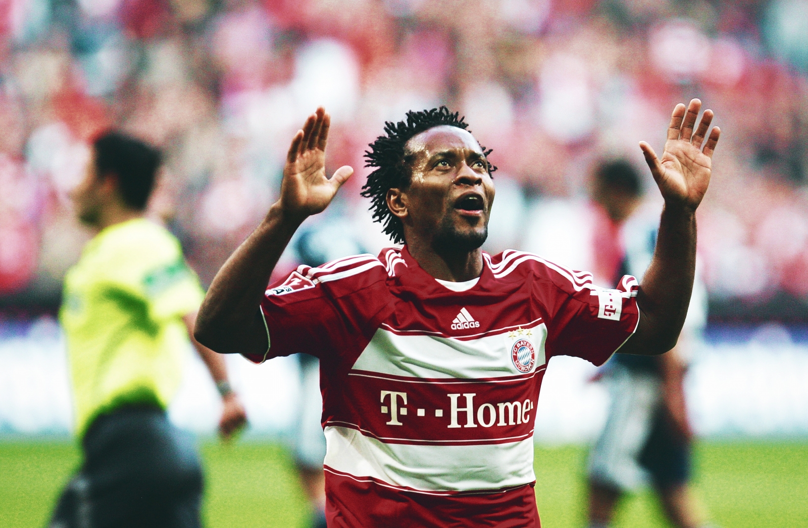 Cái tên thứ 3 là Ze Roberto. Bundesliga là giải đấu Roberto để lại dấu ấn nhiều nhất và Bayern Munich trở thành nơi cựu tuyển thủ Brazil gặt hái thành tựu đáng kể.