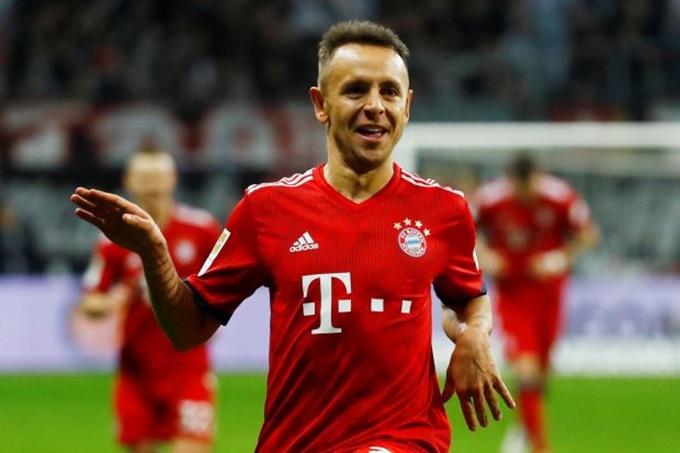 Không phải cái tên quá nổi bật nhưng Rafinha đã có 266 lần ra sân cho Bayern trên mọi đấu trường. Khoảng thời gian đó giúp cho hậu vệ đến từ xứ Samba bỏ túi 18 danh hiệu, trong đó có 7 chiếc đĩa bạc Bundesliga.