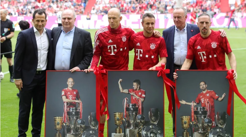 Việc trụ lại Bayern đến 8 năm giúp hậu vệ 33 tuổi trở thành một trong những cái tên có thâm niên lâu nhất ở câu lạc bộ. Mùa hè này, Rafinha đã cùng bộ đôi Robbery nói lời chia tay "Hùm xám" và điều đó để lại sự tiếc nuối cho NHM.