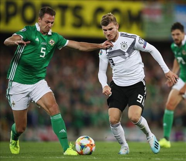 Tiền đạo 23 tuổi sở hữu rất nhiều cú dứt điểm nhưng không một lần ăn mừng.