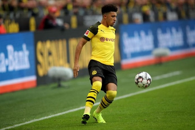 Cầu thủ 19 tuổi đã đóng góp 13 bàn và 19 đường kiến tạo cho á quân Bundesliga. Anh là chân chuyền số 1 ở câu lạc bộ. Sự xuất sắc của chân chạy cánh này là một trong những lý do giúp Dortmund bám đuổi sát sao Bayern tại đấu trường quốc nội.