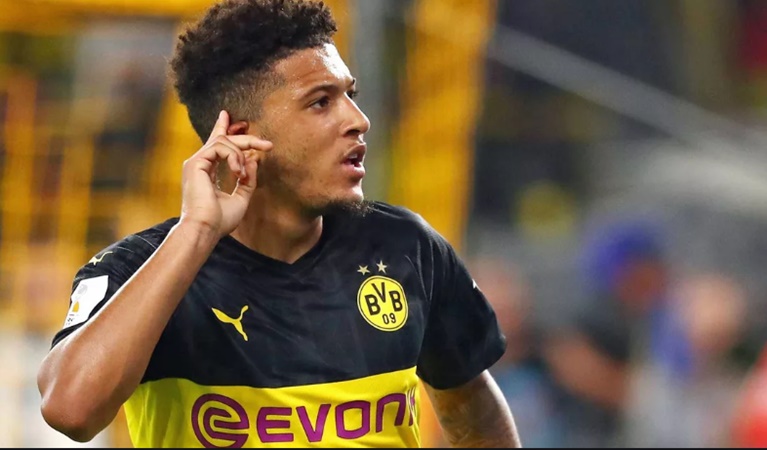 Đội chủ sân Signal Iduna Park có thể đang thi đấu bết bát nhưng cá nhân Sancho vẫn duy trì phong độ ấn tượng. 11 trận trên mọi đấu trường ở mùa giải này, anh đã bỏ túi 4 bàn thắng kèm 7 kiến tạo.