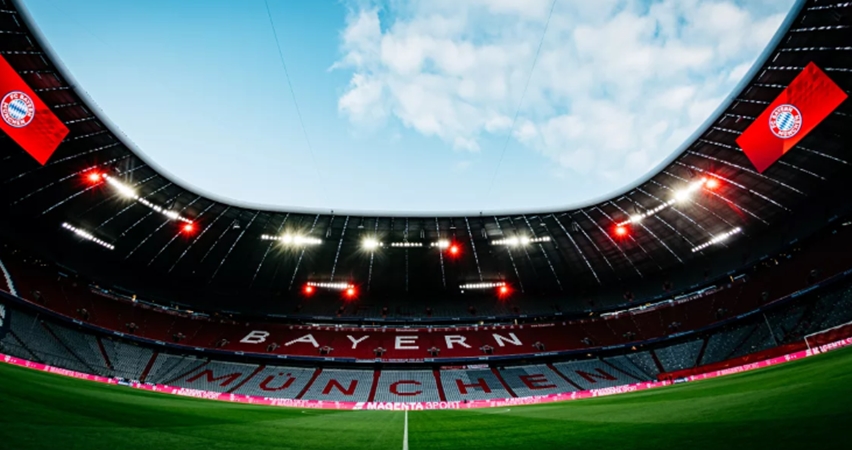 Sân Allianz Arena có sức chứa lên đến 75.000 chỗ ngồi nên đây là điểm tựa tinh thần cực tốt dành cho gã khổng lồ xứ Bavaria. Thực tế cũng chỉ ra Dortmund rất vất vả khi hành quân đến đây.