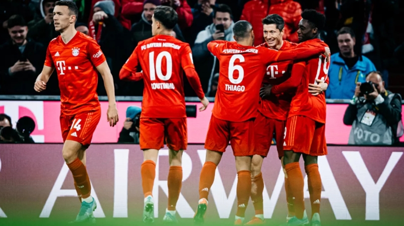 Lewandowski khai thông thế bế tắc ngay ở phút thứ 17 sau đường kiến tạo chuẩn xác từ Benjamin Pavard bên cánh phải.