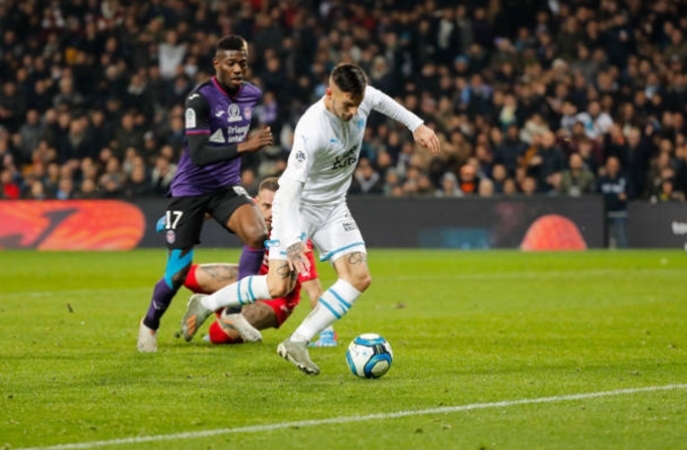 Marseille đã có 3 trận thắng liên tiếp sau cú vấp ngã trước PSG. Họ đánh bại Toulouse một cách thuyết phục với tỉ số 2-0. 1 trong 2 ngôi sao ghi bàn có Dario Benedetto.