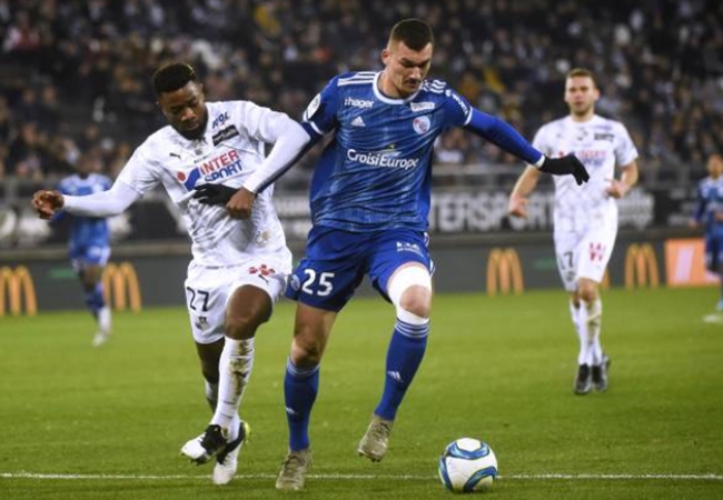 Hiếm hoi lắm Strasbourg mới giành trận thắng cách biệt 4 bàn. Do đó, hàng công đã được dịp thể hiện phẩm chất ghi bàn và Ludovic Ajorque đã làm tốt điều đó với 1 lần sút tung lưới đối thủ.