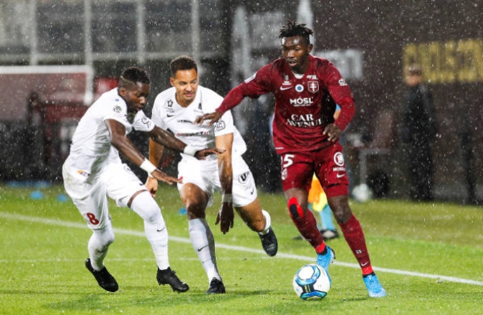 Đáng lẽ ra Metz đã ôm hận ngay trên sân nhà trước Reims nếu không có sự tỏa sáng kịp thời của Adama Traore. Cầu thủ người Mali đã ghi 1 bàn trong trận đấu này.