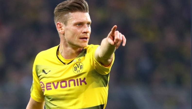 Mặc dù đã cao tuổi nhưng Lukasz Piszczek chính là một nguồn động cơ dồi dào thể lực bên hành lang cánh phải của Dortmund.