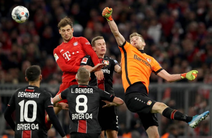 Đây là vòng đấu phi thường của Lukas Hradecky. Anh đã trở thành chốt chặn đáng tin cậy với 10 pha cứu thua khiến Bayern Munich thua mất mặt trước Bayer Leverkusen.